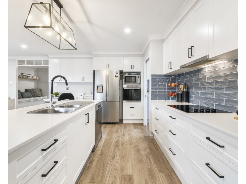 7 Fitzgerald Circuit, Wyreema QLD 4352
