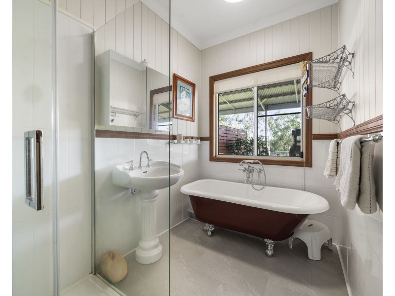 62 Penfolds Road, Murphys Creek QLD 4352