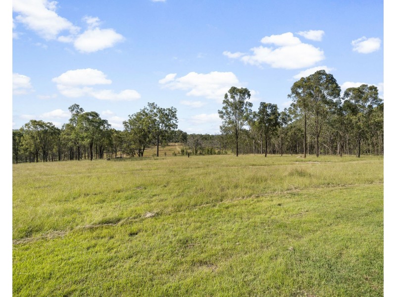 62 Penfolds Road, Murphys Creek QLD 4352