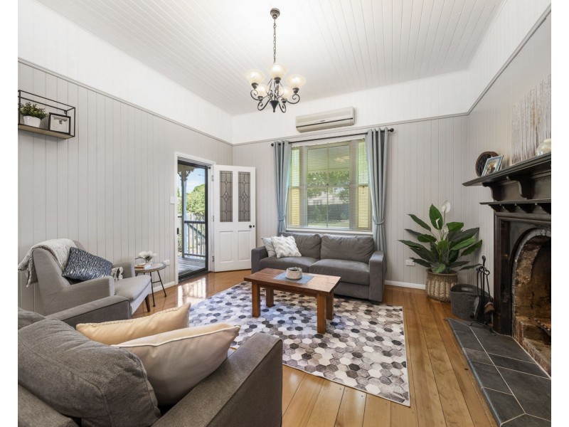 285 South Street, Harristown QLD 4350