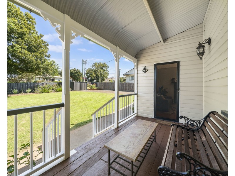 285 South Street, Harristown QLD 4350