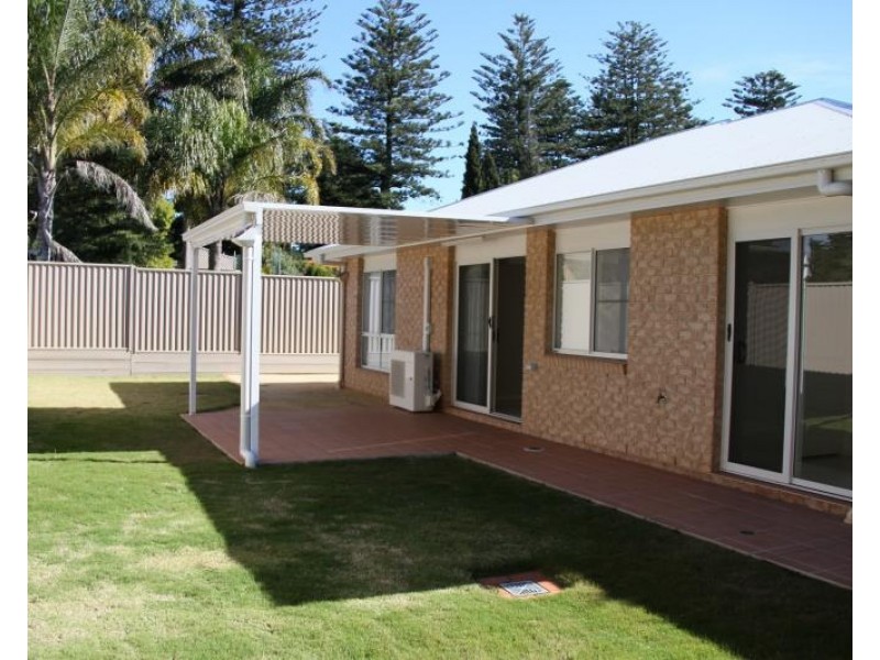 2/5 Hampton Street, Newtown QLD 4350