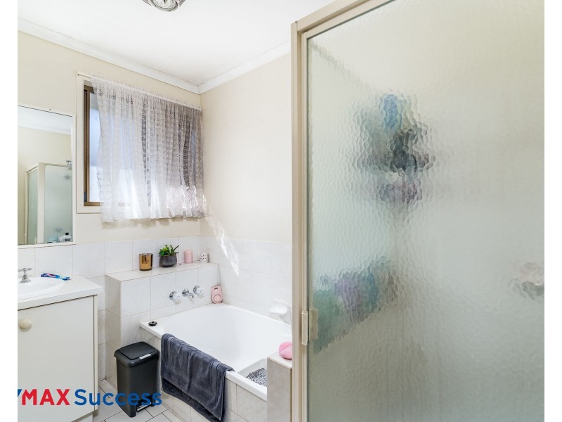 4 Honeysuckle Drive, Glenvale QLD 4350