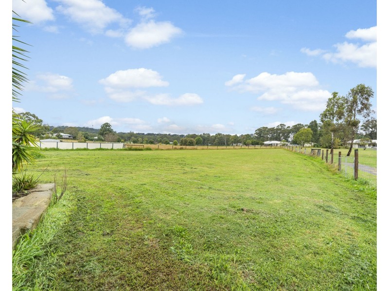 9 Baxwill Court, Top Camp QLD 4350