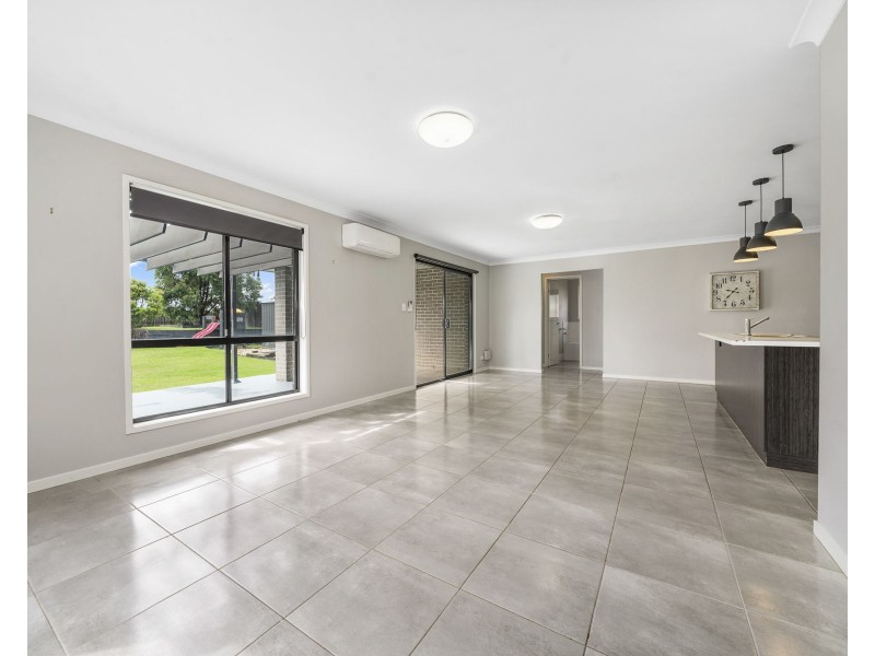 34 Magpie Drive, Cambooya QLD 4358