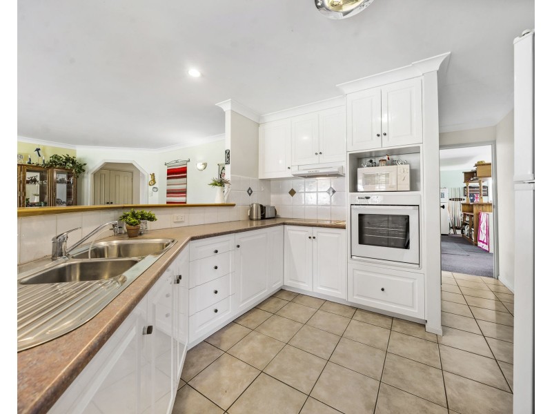 18 Folbigg Court, Lake Clarendon QLD 4343