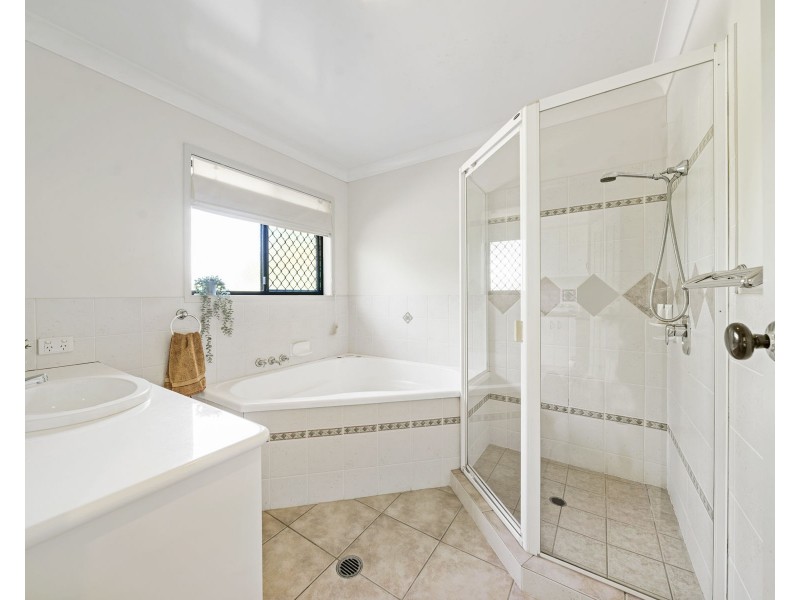 18 Folbigg Court, Lake Clarendon QLD 4343