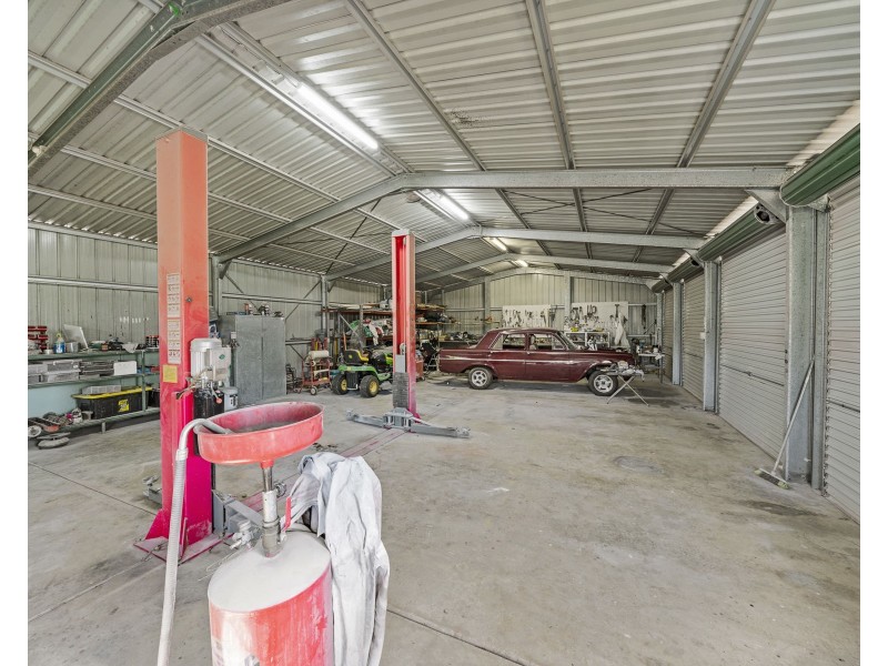 18 Folbigg Court, Lake Clarendon QLD 4343
