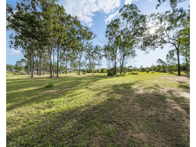 18 Folbigg Court, Lake Clarendon QLD 4343