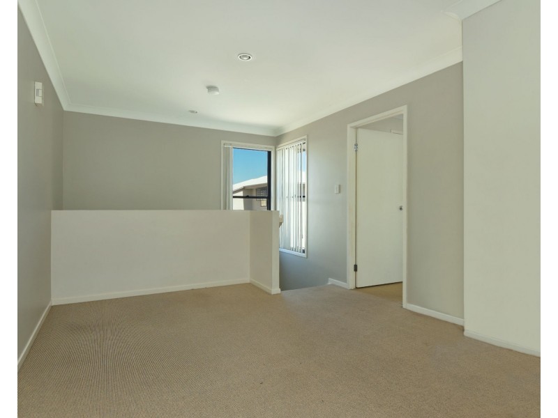 22/339 Spring Street, Kearneys Spring QLD 4350