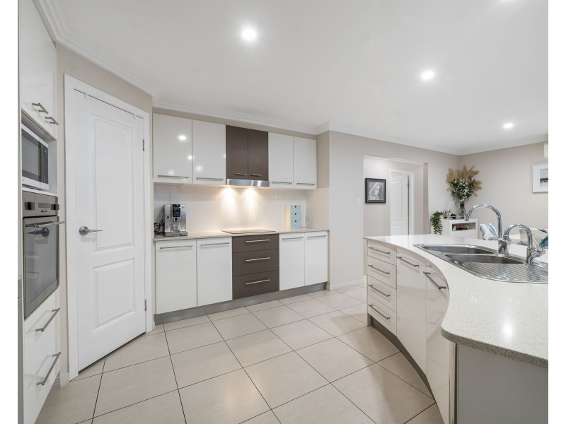 8 Whitman Street, Westbrook QLD 4350