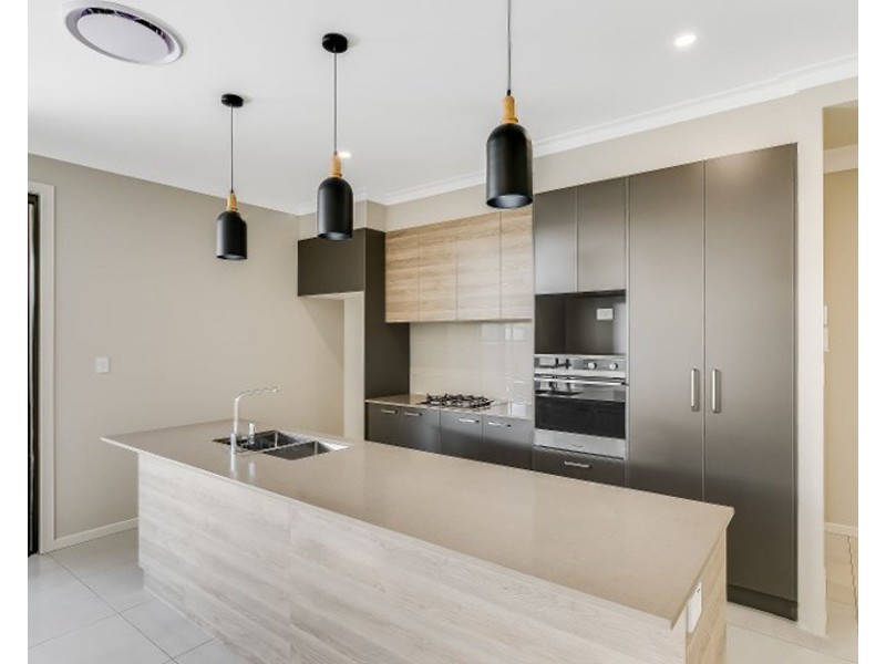 4/14 Yarrow Close, Middle Ridge QLD 4350