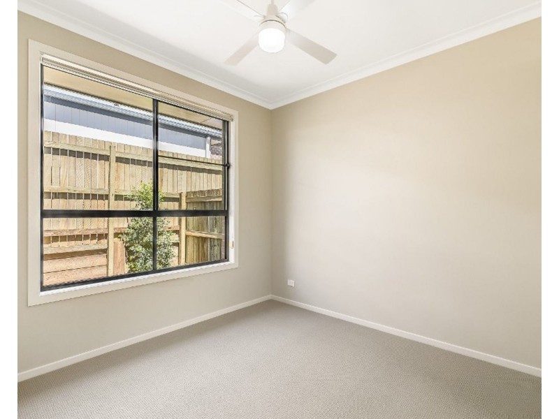 4/14 Yarrow Close, Middle Ridge QLD 4350