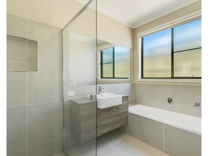 4/14 Yarrow Close, Middle Ridge QLD 4350