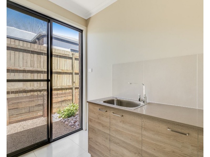 4/14 Yarrow Close, Middle Ridge QLD 4350