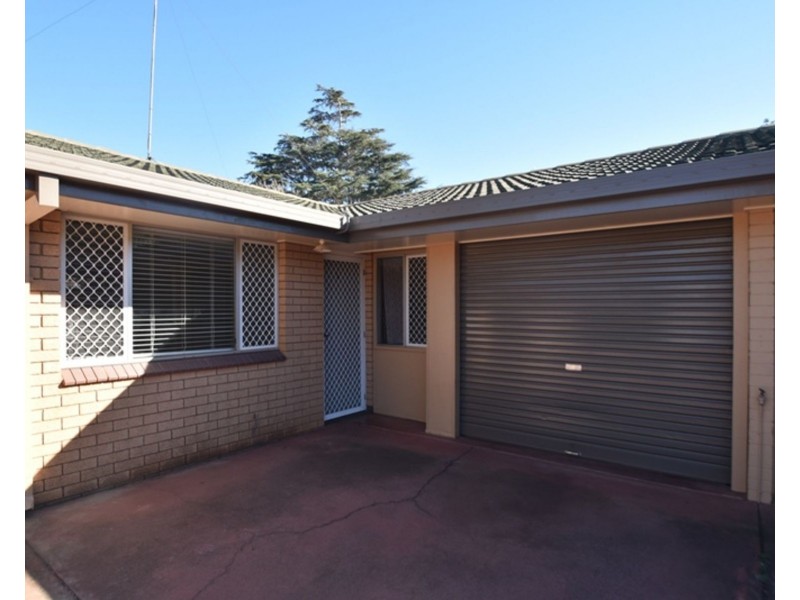 2/41 Hursley Road, Newtown QLD 4350