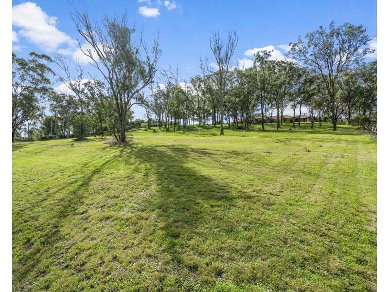 1 Sylvia Court, Vale View QLD 4352