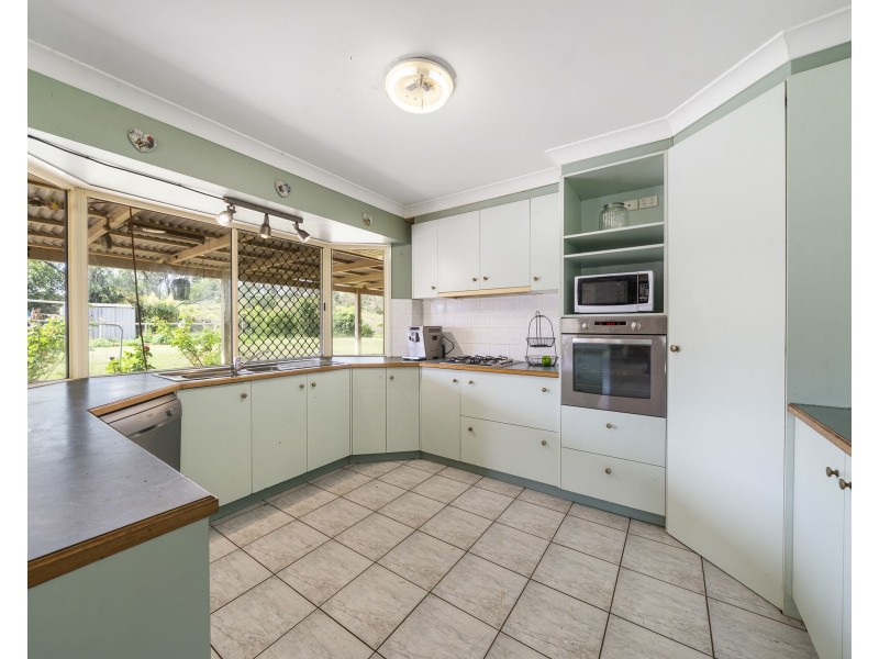 1 Sylvia Court, Vale View QLD 4352