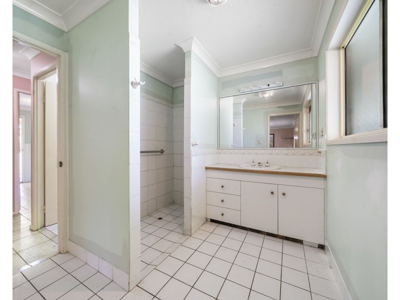 1 Sylvia Court, Vale View QLD 4352