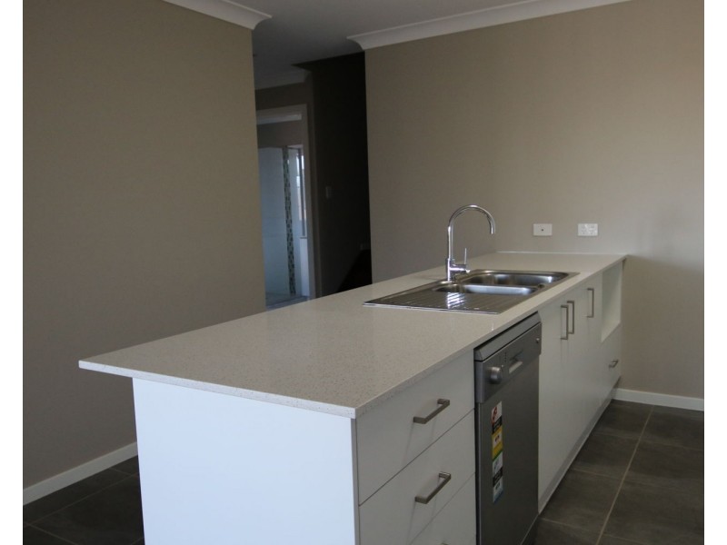 1/13 Alpine Court, Cranley QLD 4350
