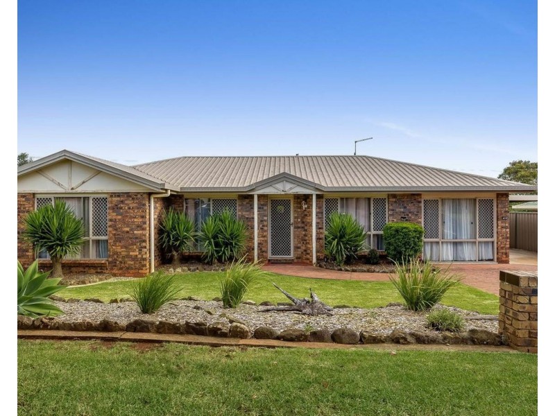 34 Gainsborough Drive, Glenvale QLD 4350