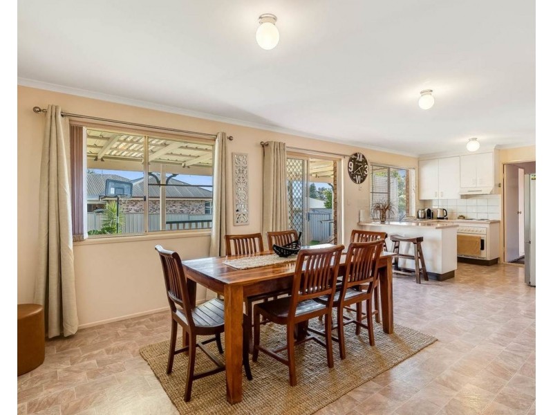 34 Gainsborough Drive, Glenvale QLD 4350