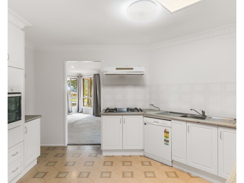 2 Danica Court, Kearneys Spring QLD 4350