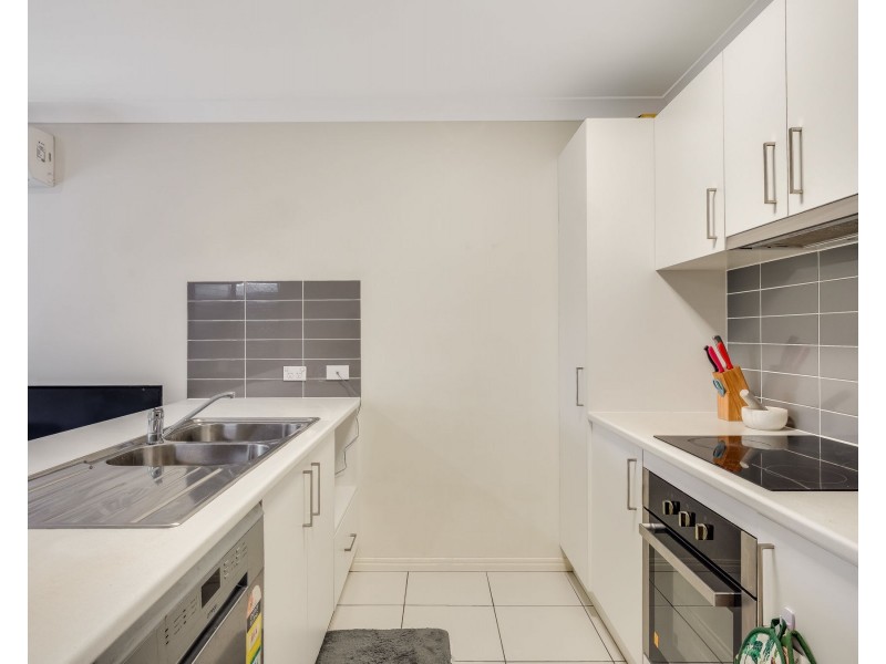 27 Carlin Street, Glenvale QLD 4350