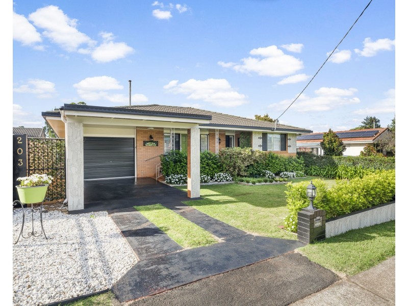 203-205 North Street, Rockville QLD 4350