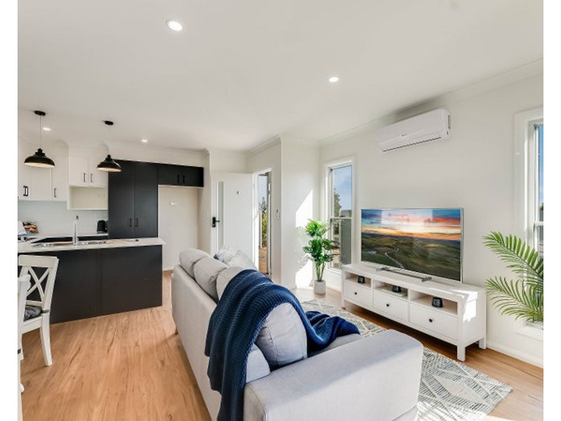 1/316 Stenner Street, Middle Ridge QLD 4350