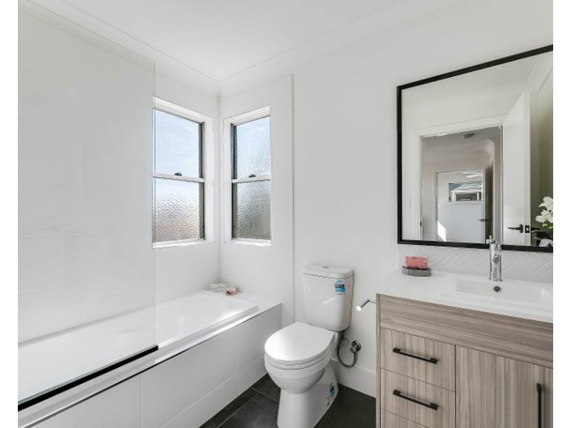 1/316 Stenner Street, Middle Ridge QLD 4350