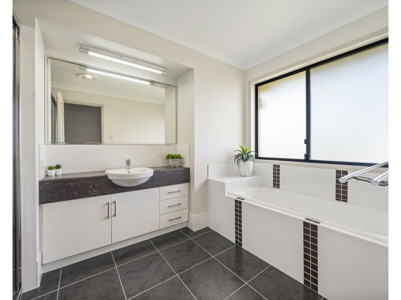 20 Holly Avenue, Highfields QLD 4352