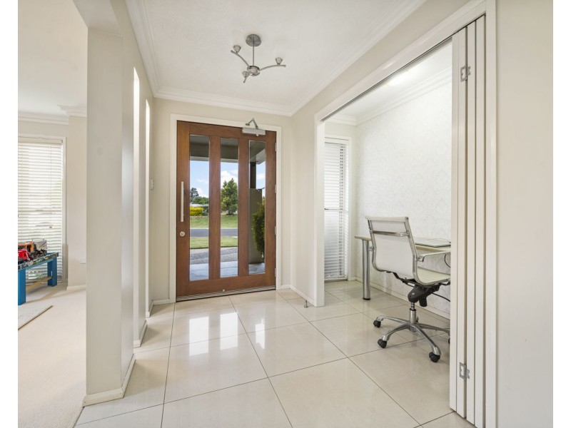 5 Ace Drive, Glenvale QLD 4350