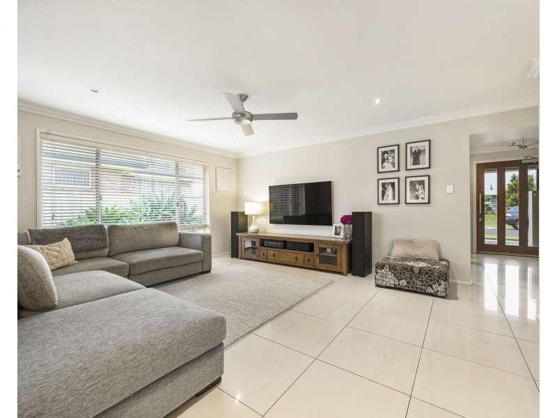5 Ace Drive, Glenvale QLD 4350