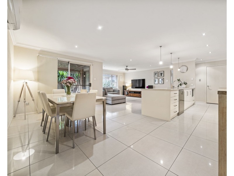 5 Ace Drive, Glenvale QLD 4350