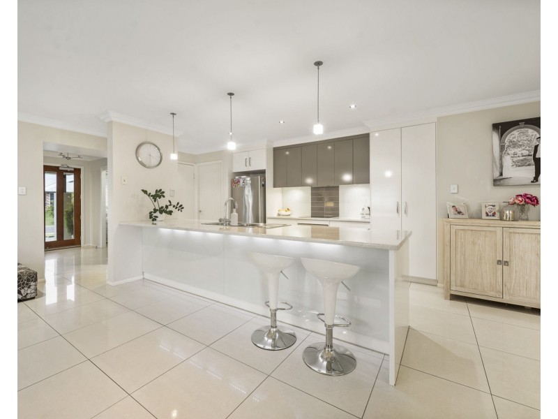 5 Ace Drive, Glenvale QLD 4350