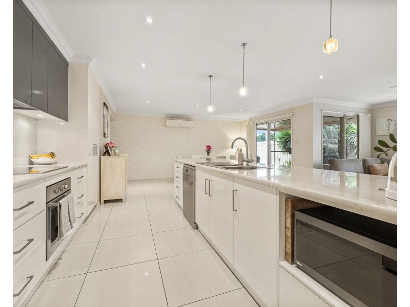 5 Ace Drive, Glenvale QLD 4350