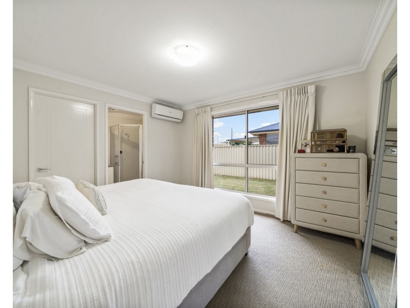 5 Ace Drive, Glenvale QLD 4350