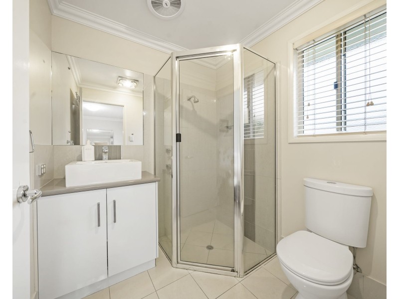 5 Ace Drive, Glenvale QLD 4350