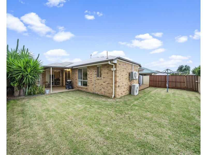 5 Ace Drive, Glenvale QLD 4350