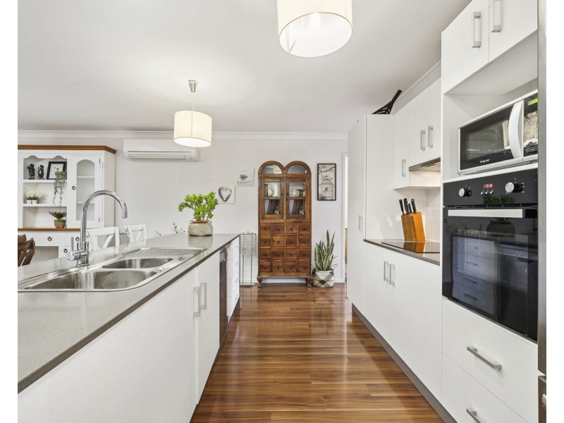 5 Esmeralda Street, Cambooya QLD 4358