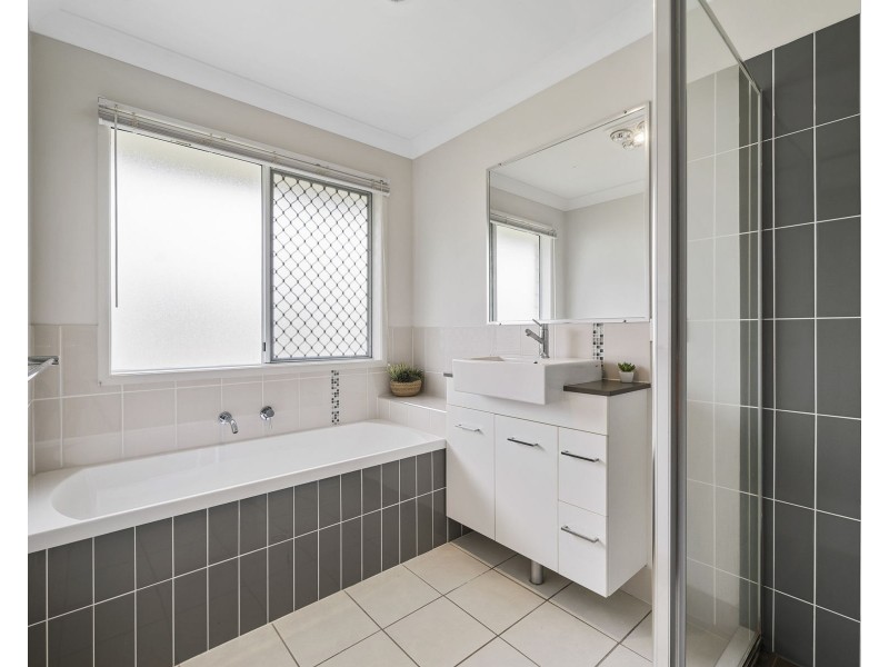 5 Esmeralda Street, Cambooya QLD 4358