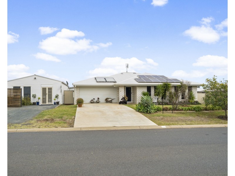 5 Esmeralda Street, Cambooya QLD 4358
