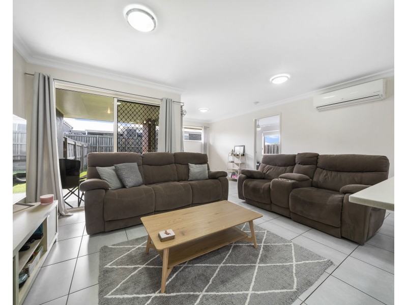 2/5 Sweeney Street, Kearneys Spring QLD 4350
