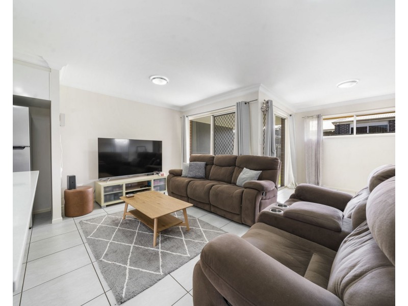 2/5 Sweeney Street, Kearneys Spring QLD 4350
