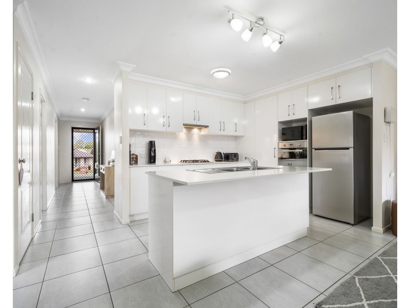 2/5 Sweeney Street, Kearneys Spring QLD 4350