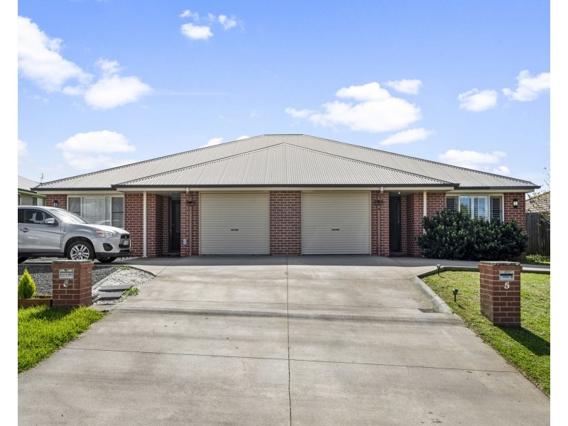 2/5 Sweeney Street, Kearneys Spring QLD 4350