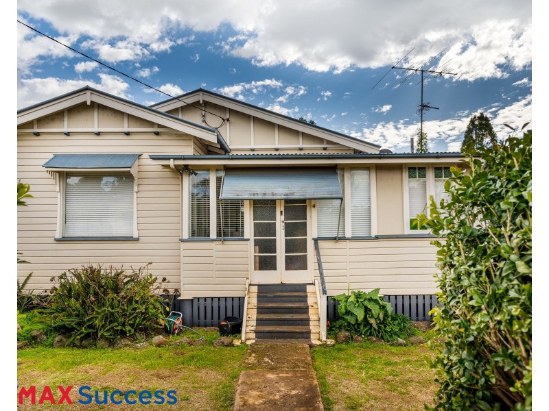 211 Campbell Street, Newtown QLD 4350