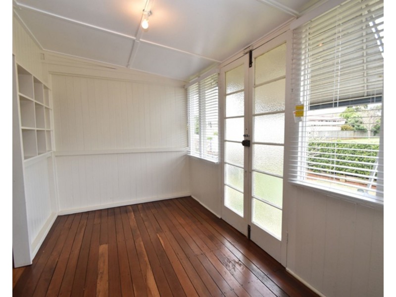 211 Campbell Street, Newtown QLD 4350