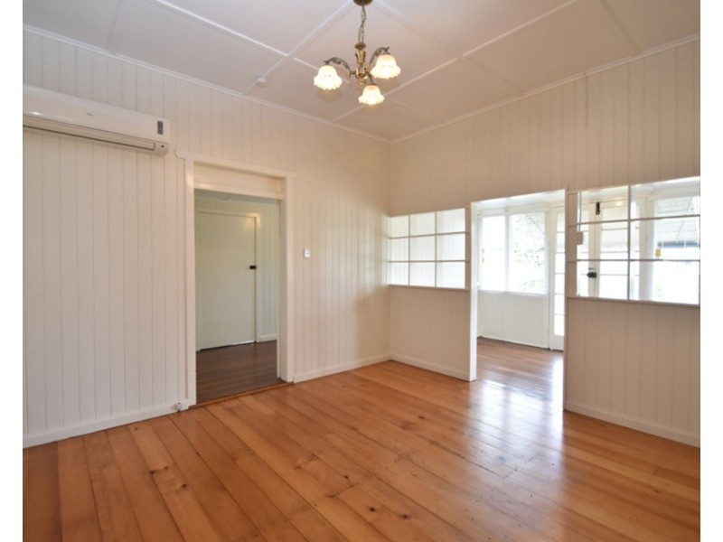 211 Campbell Street, Newtown QLD 4350